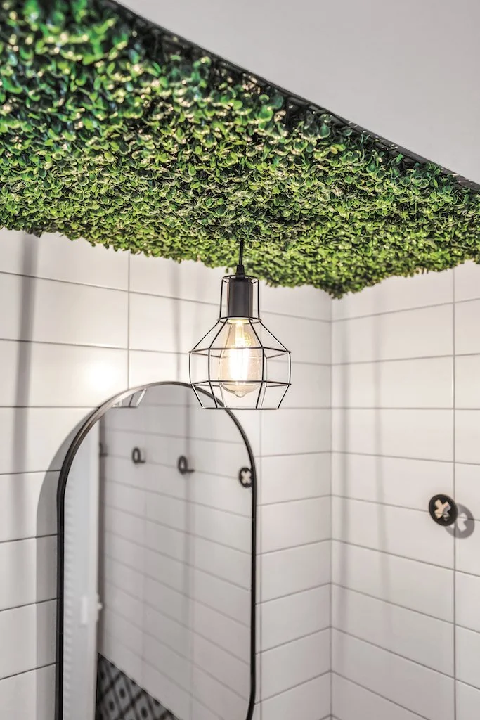Carmen_adjusted_Common-Toilet-Details-Lamp-highres.jpg