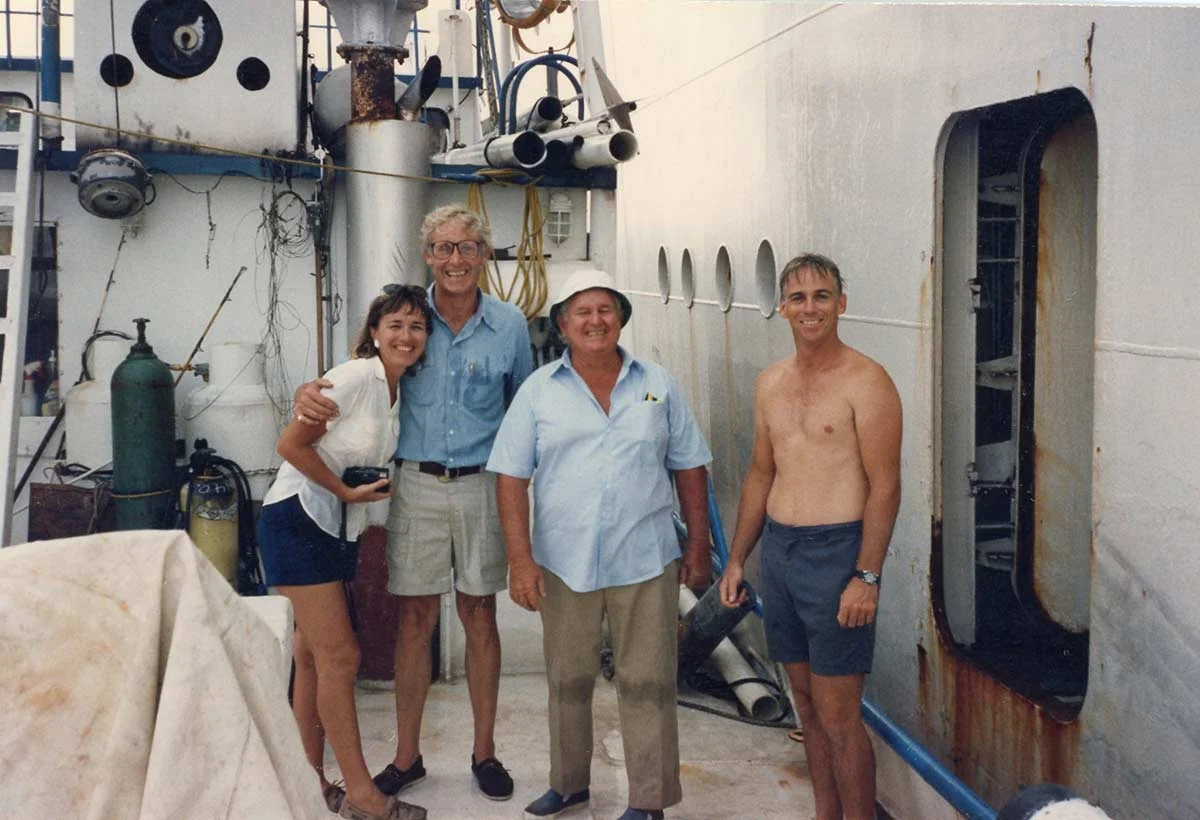 Wendy Tucker, Peter Benchley, Teddy Tucker and Nick Hutchings on Miss Wendy alongside the Soviet R/S Akademik Mistlav Keldysh