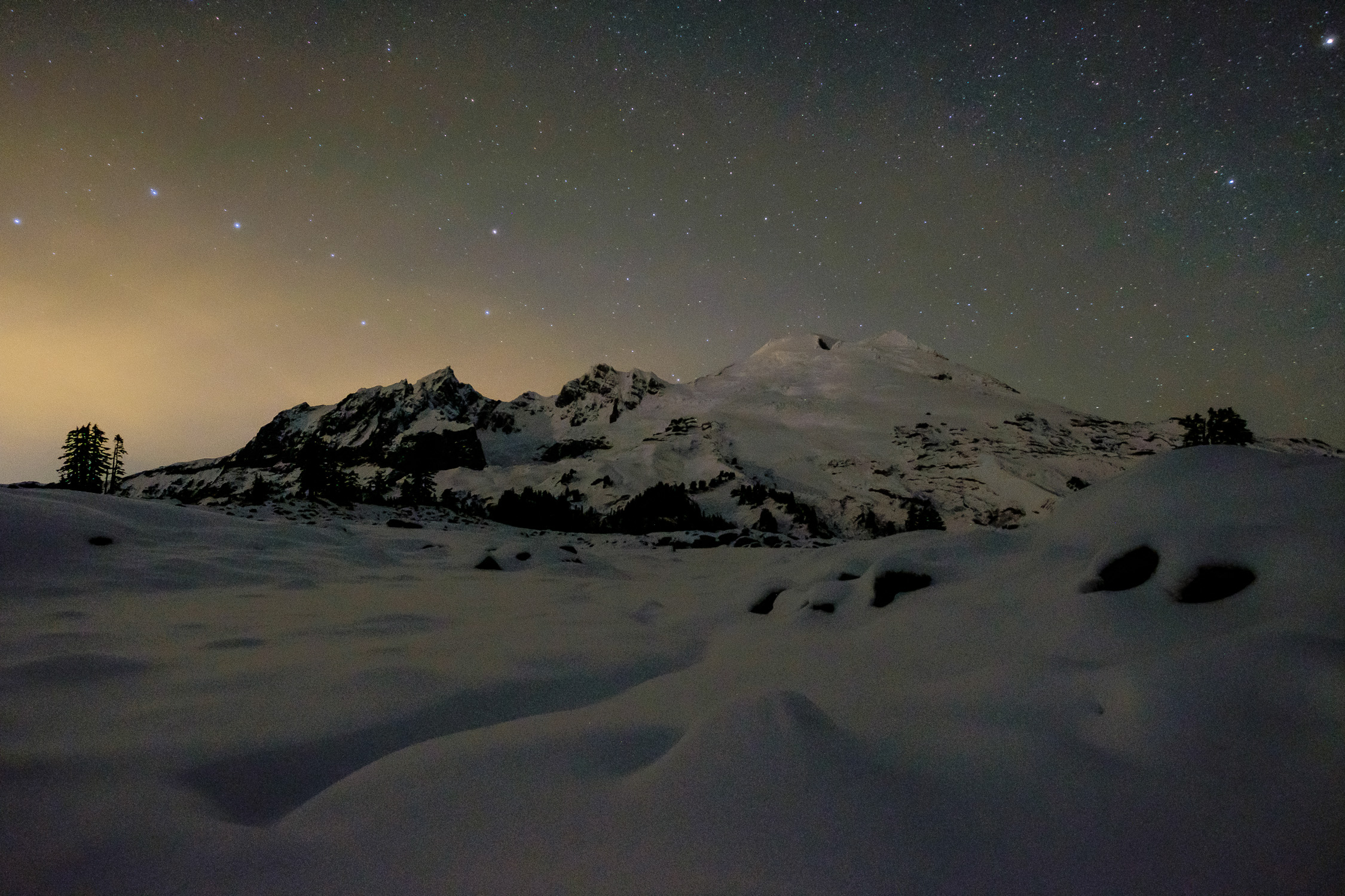  Stars above the south slopes of Mount Baker 
