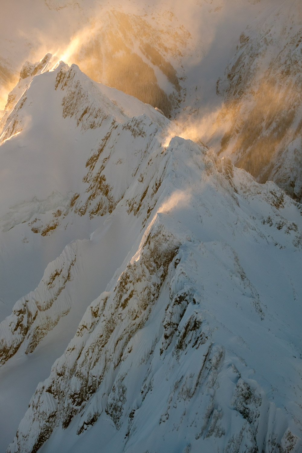  Snow blowing off the north face of Johanesburg. 