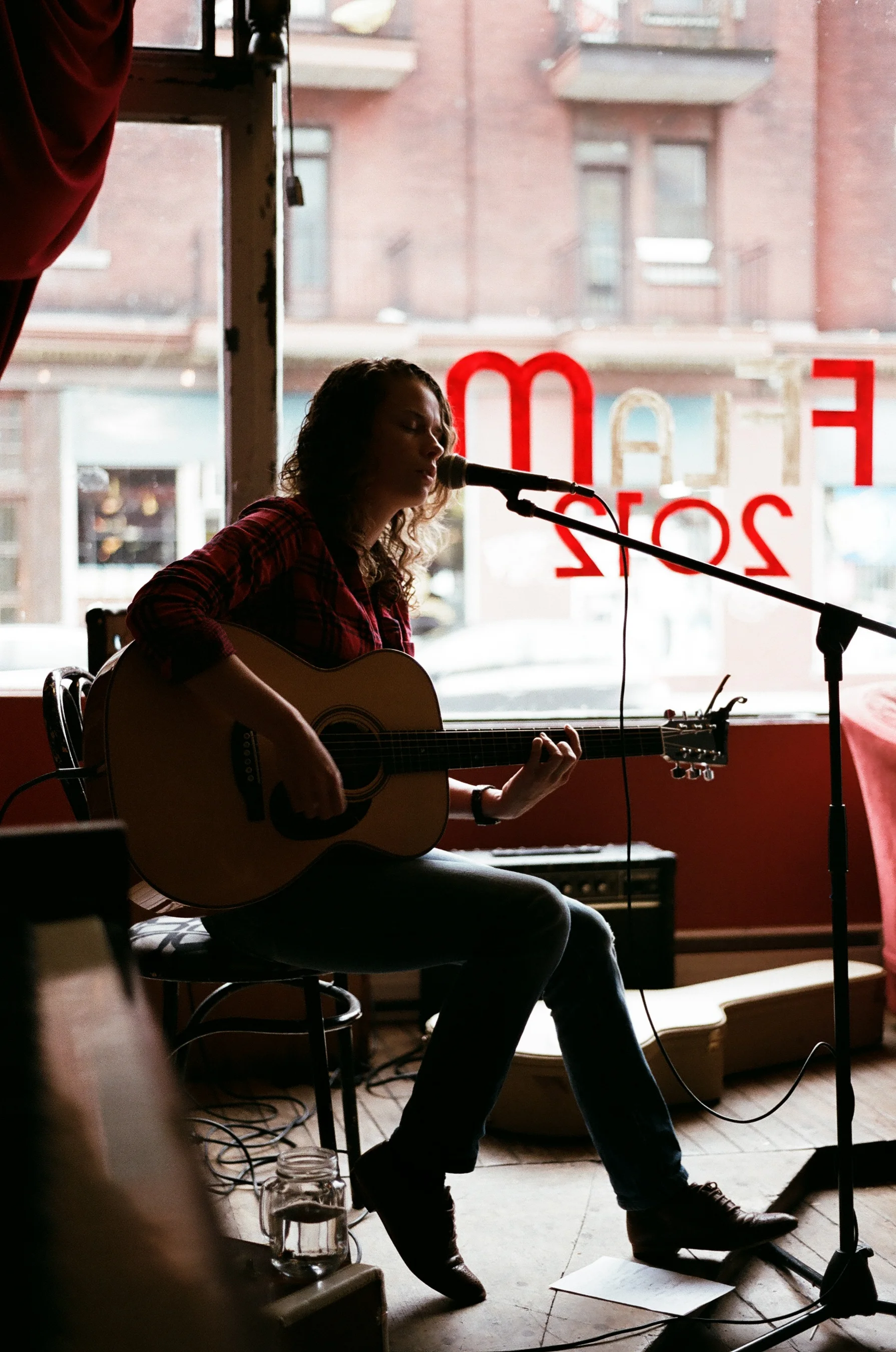 photo-de-Marie-Eve-Martineau-auteure-compositrice-interprete-photographe-montreal-2.jpg