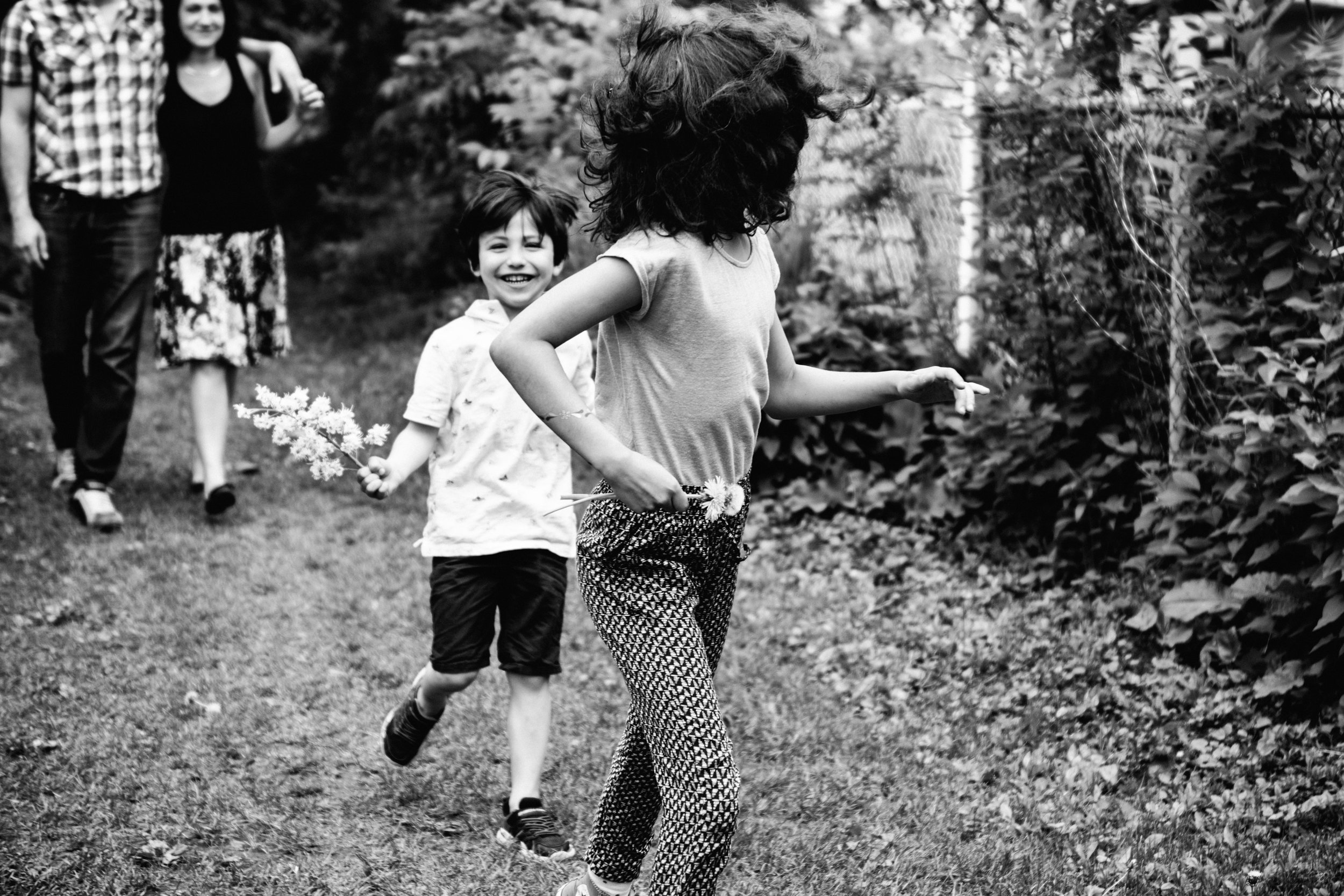 photo-de-famille-mini-seance-dans-une-ruelle-de-lasalle-photographe-lifestyle-montreal-74.jpg