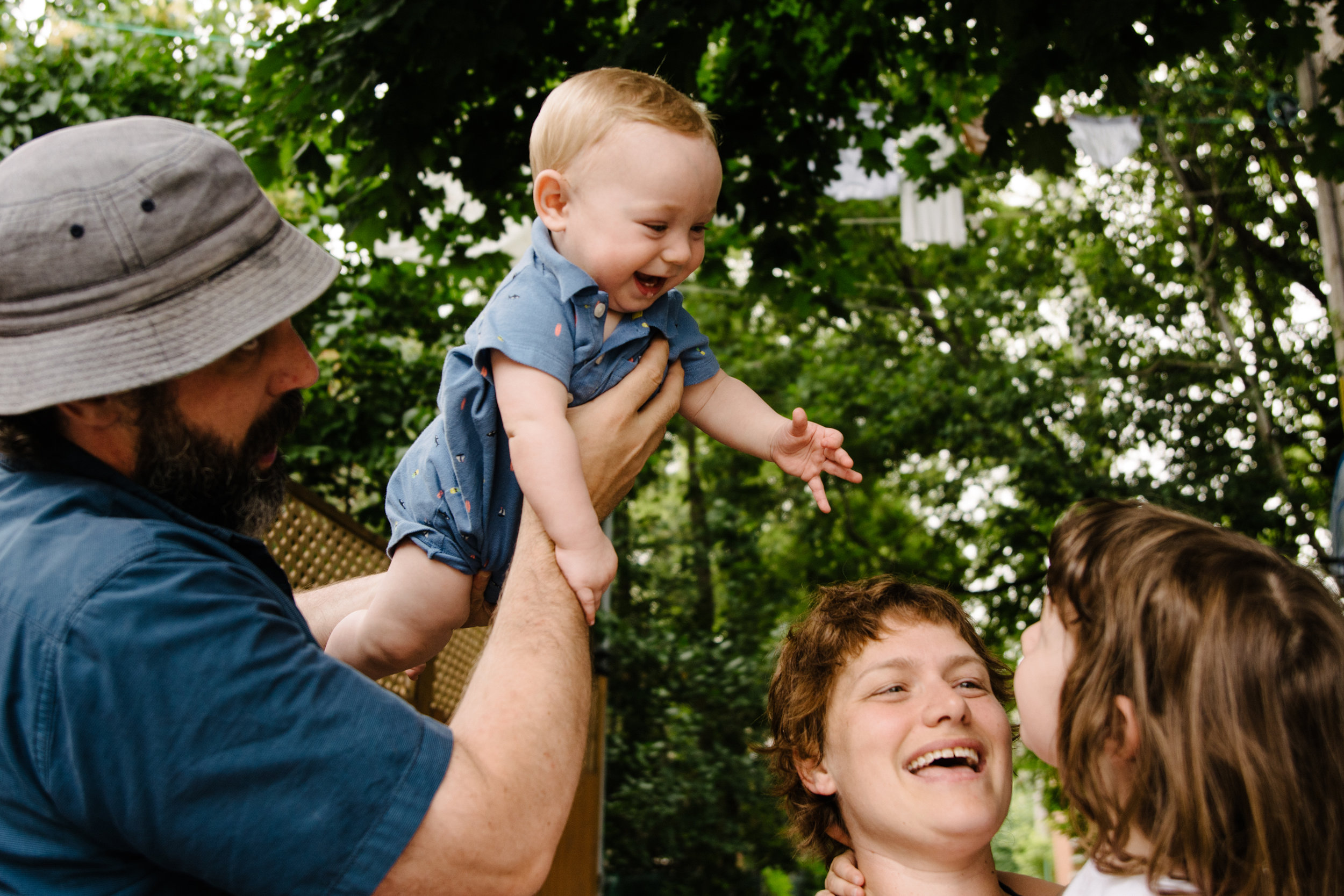 20180627_photo-de-famille-dans-ruelle-de-villeray-photographe-lifestyle-montreal-024.jpg