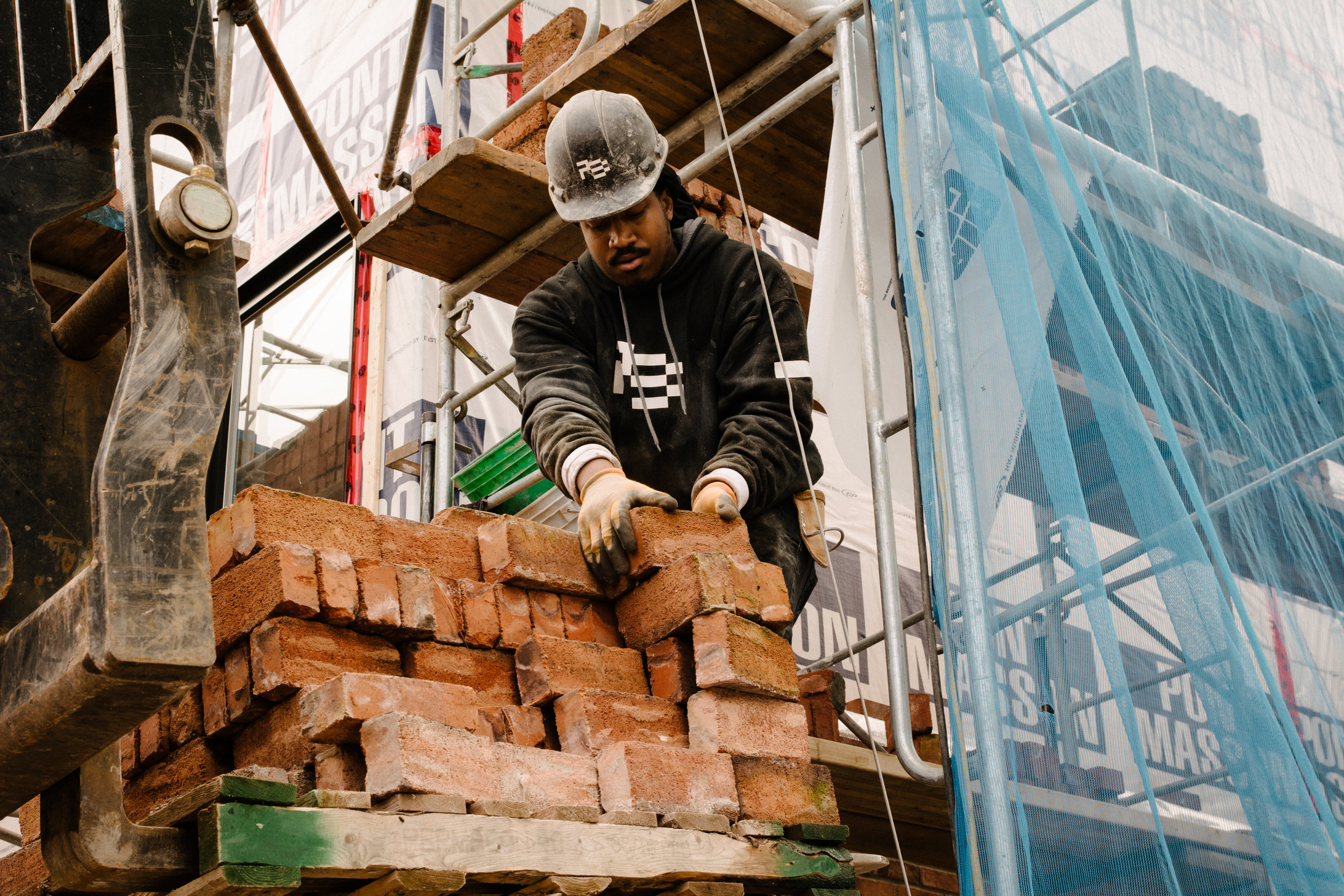 photo-un-chantier-de-macon-Projet-Brique-portrait-professionnel-documentaire-reportage-photographe-lifestyle-a-montreal-marianne-charland-006.jpg