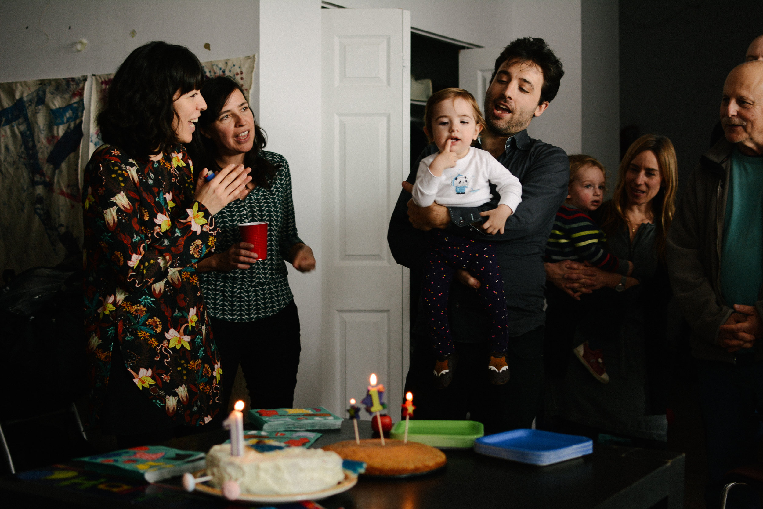 photo-de-fete-d-enfant-chant-bon-anniversaire-photographe-de-famille-a-montreal-1.jpg