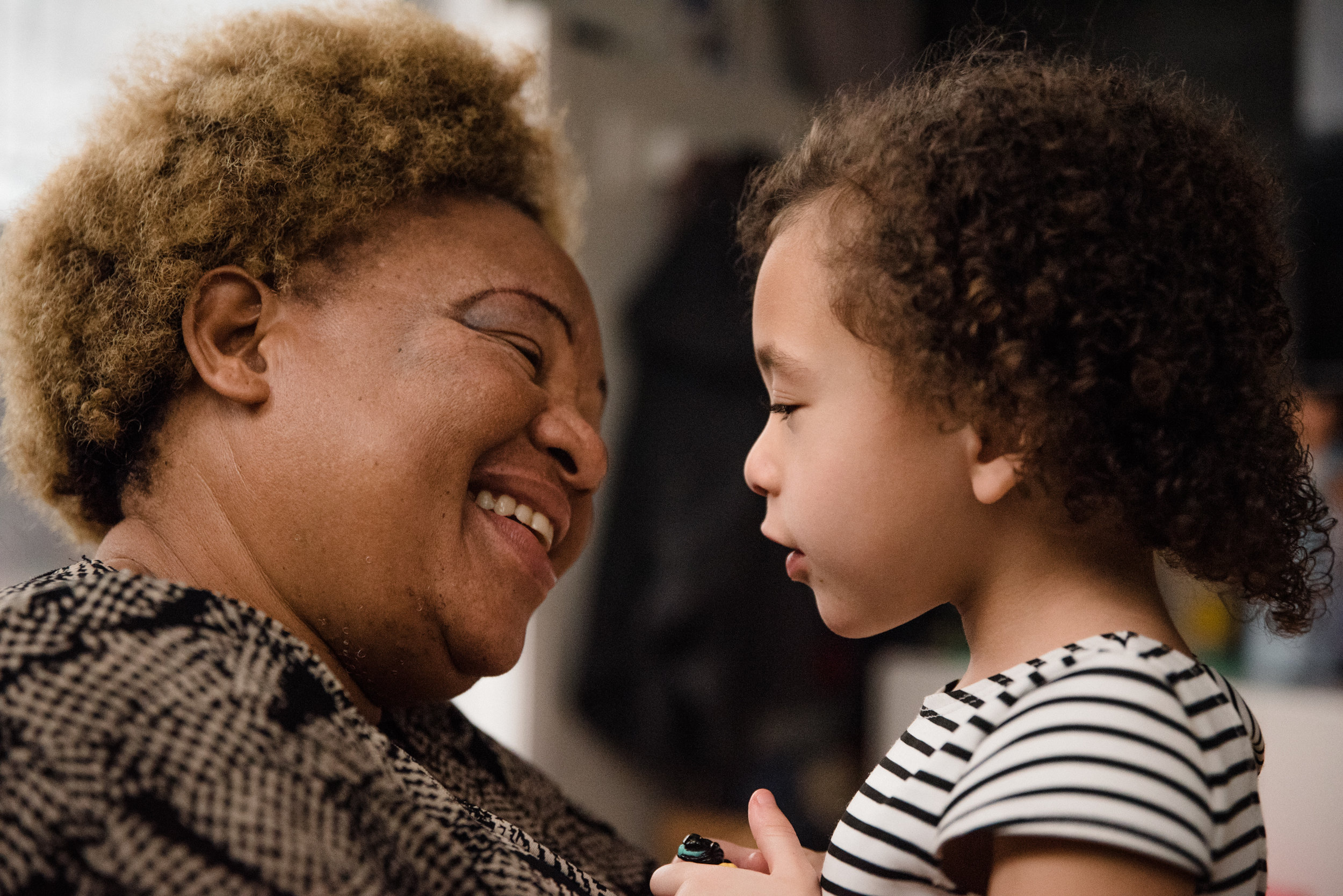 photo-d-une-petite-fille-et-sa-grand-maman-venue-dafrique-photographe-de-famille-a-montreal-marianne-charland-351.jpg