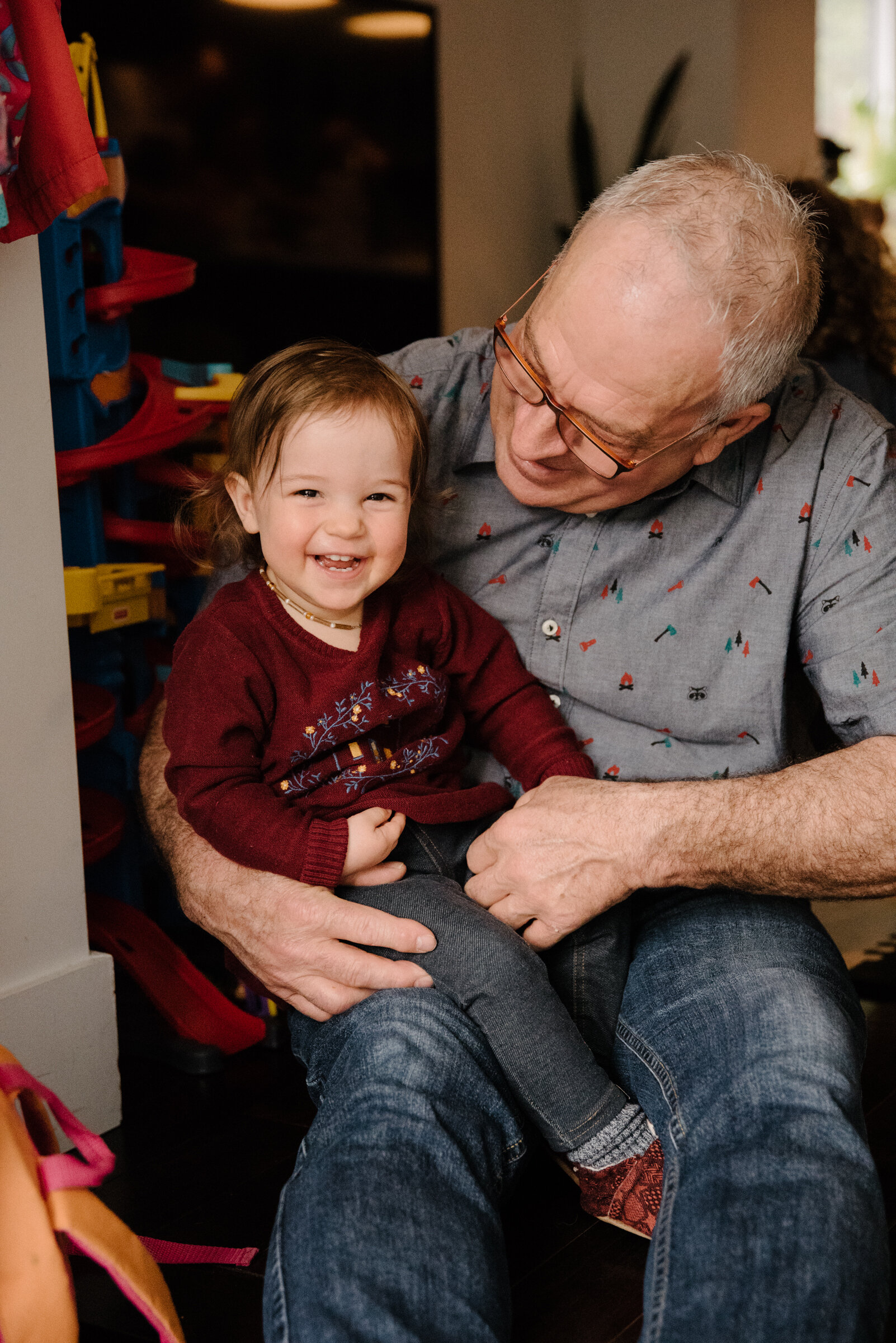 photo-fete-familiale-avec-les-grands-parents-photographe-lifestyle-de-famille-a-montreal-marianne-charland-0381.jpg