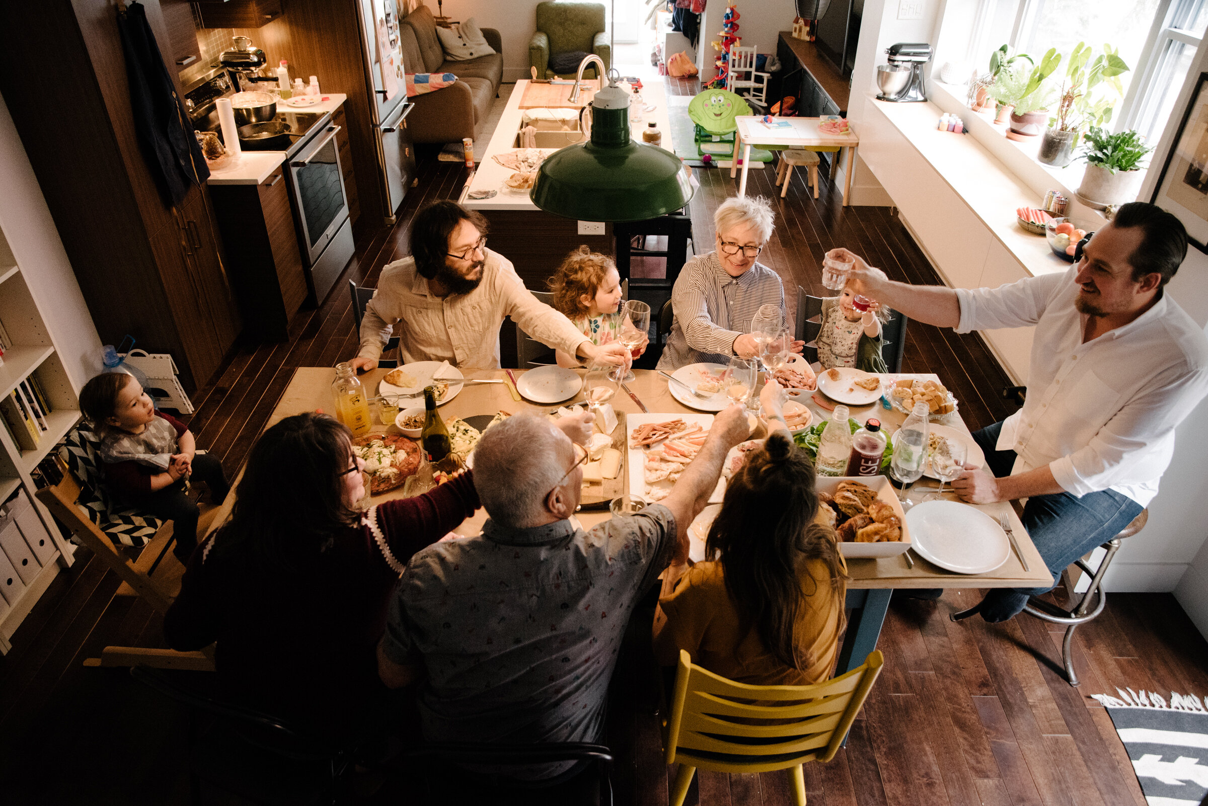 photo-fete-familiale-avec-les-grands-parents-photographe-lifestyle-de-famille-a-montreal-marianne-charland-0625.jpg