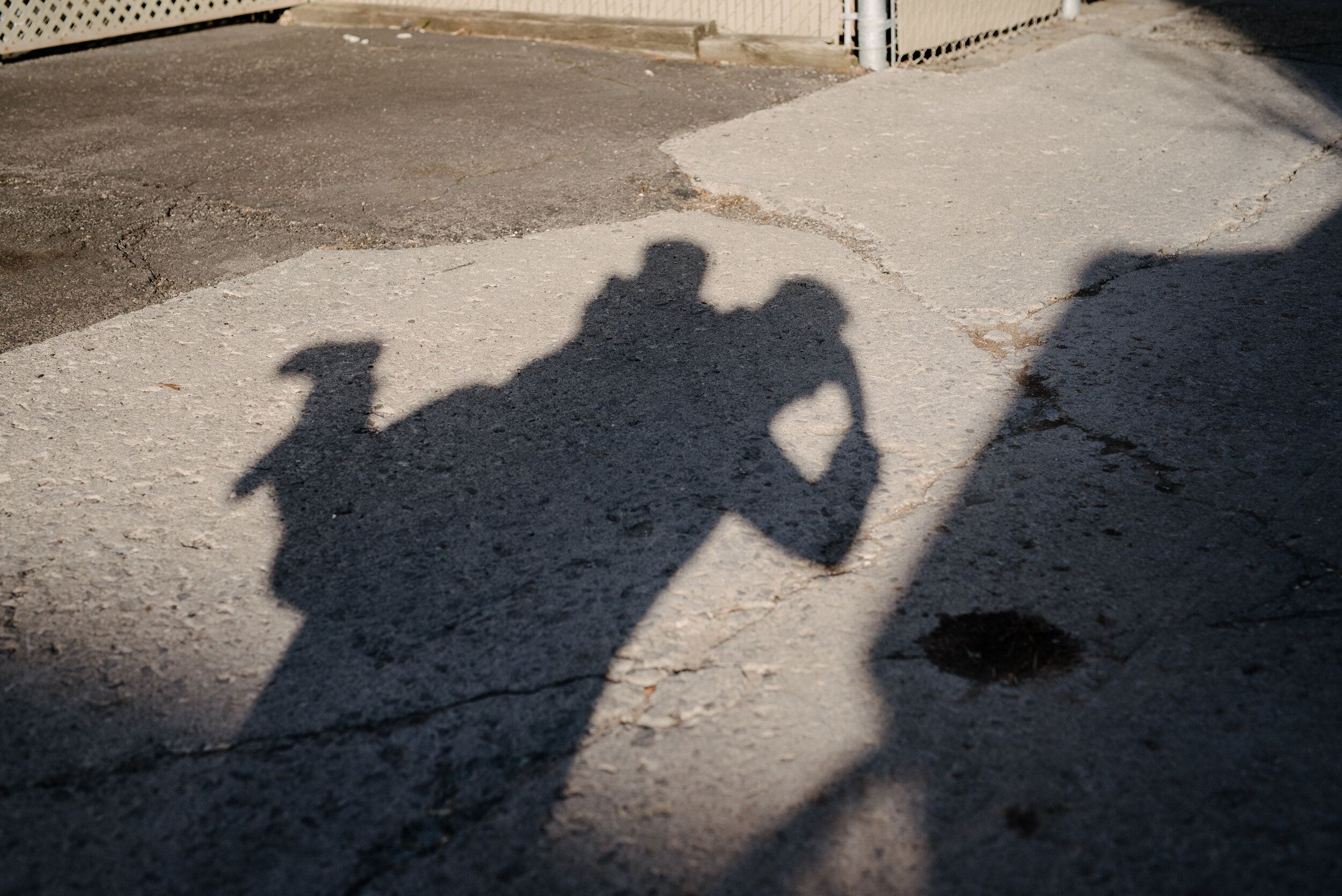 20200411_photo-ombre-dans-ruelle-photographe-documentaire-de-famille-a-amontreal-006.jpg