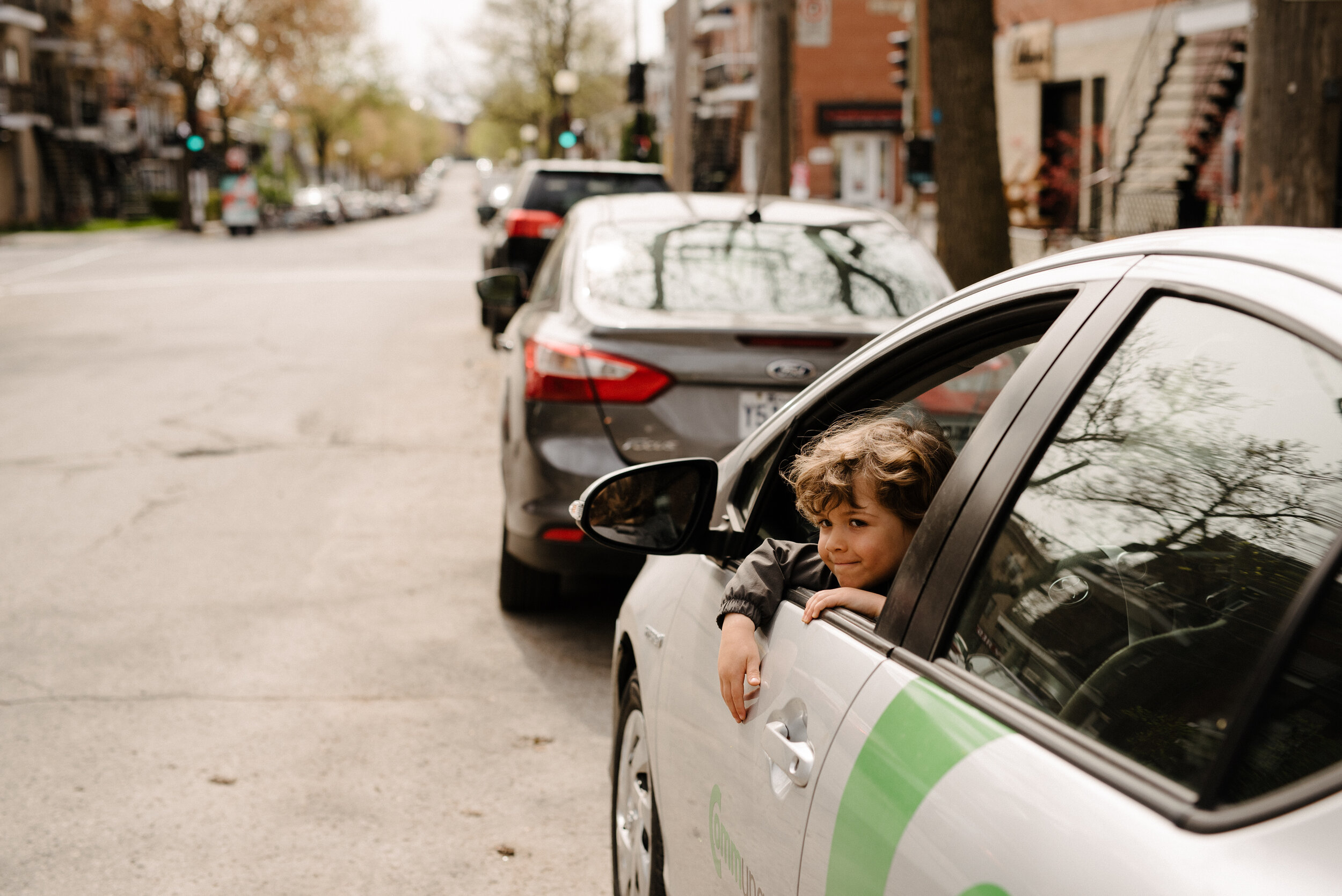 20200517_photo-enfant-a-bord-d-une-flex-communauto-photographe-lifestyle-documentaire-de-famille-a-montreal-001.jpg