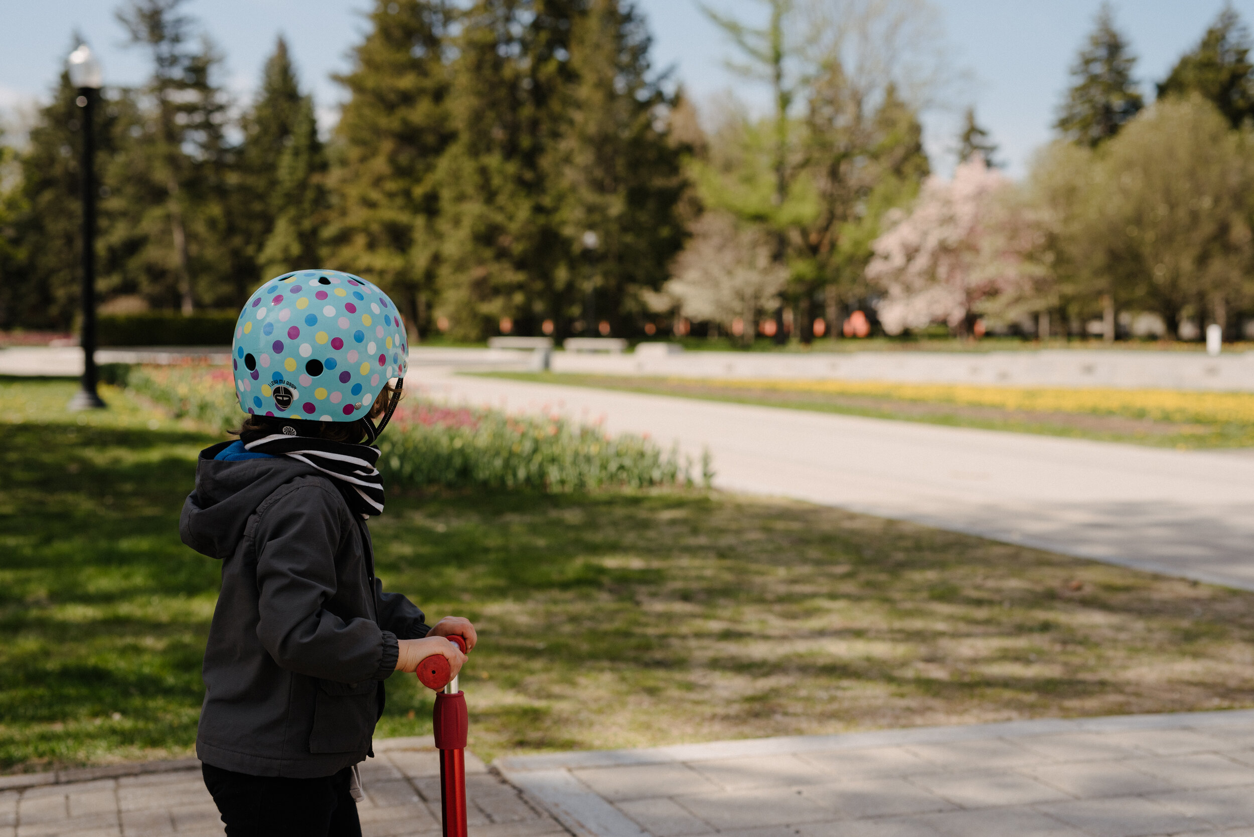 20200519_photo-enfant-et-jardin-botanique-ferme-photographe-lifestyle-documentaire-de-famille-a-montreal-001.jpg