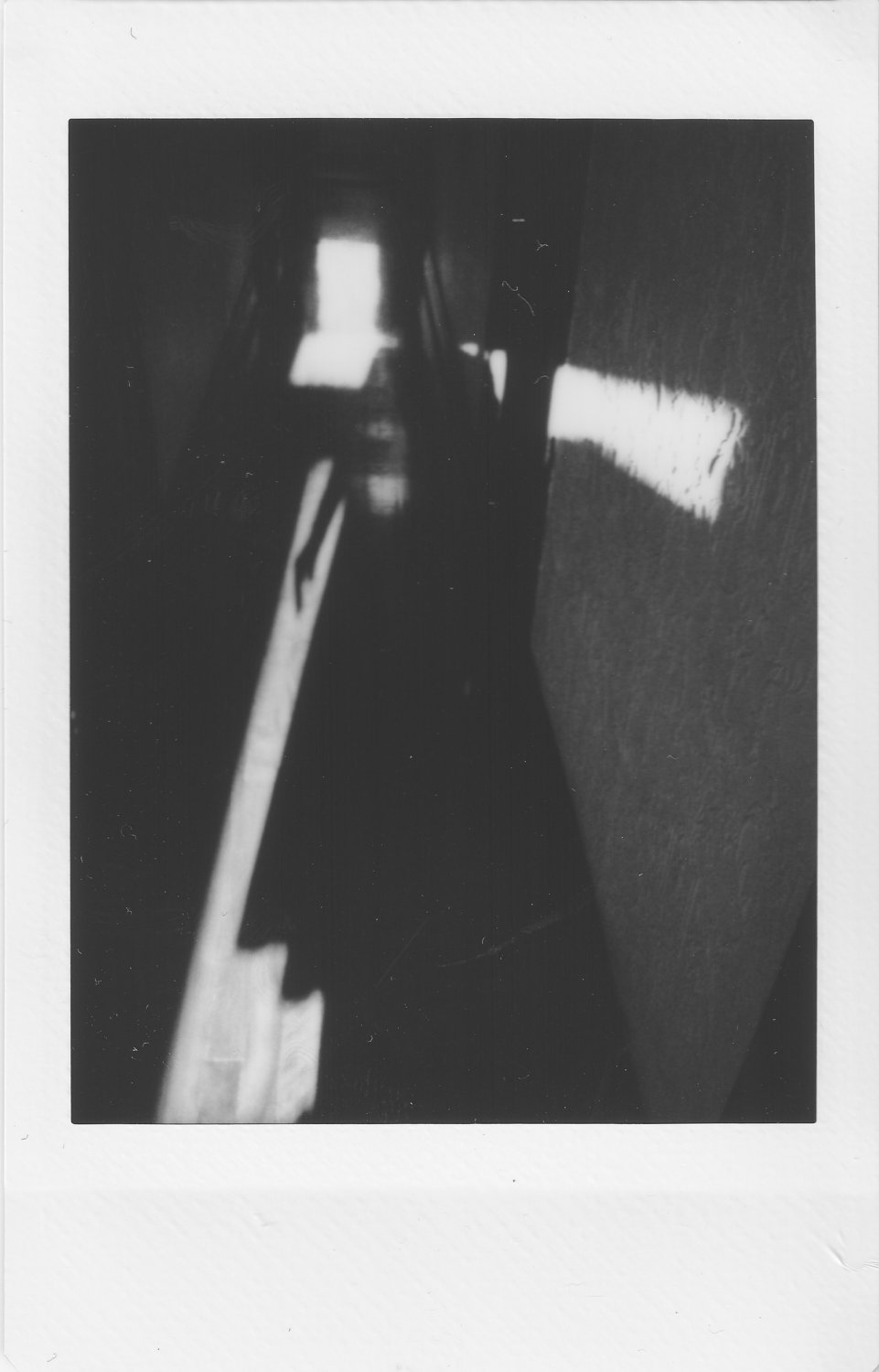 20211214_Instax-2400-3-1_noir-et-blanc-photo-instantanee-photographe-documentaire-de-famille-a-montreal.jpg