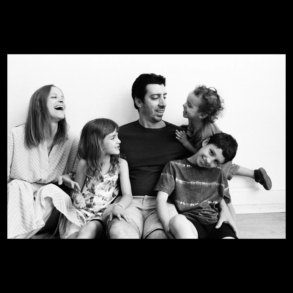 La f&ecirc;te des M&egrave;res approche, la f&ecirc;te des P&egrave;res suit un mois plus tard. 

Entre les deux, g&acirc;tez-vous avec les MINI S&Eacute;ANCES EN STUDIO, le DIMANCHE 26 MAI!

Formules num&eacute;riques et argentique

Places limit&eac