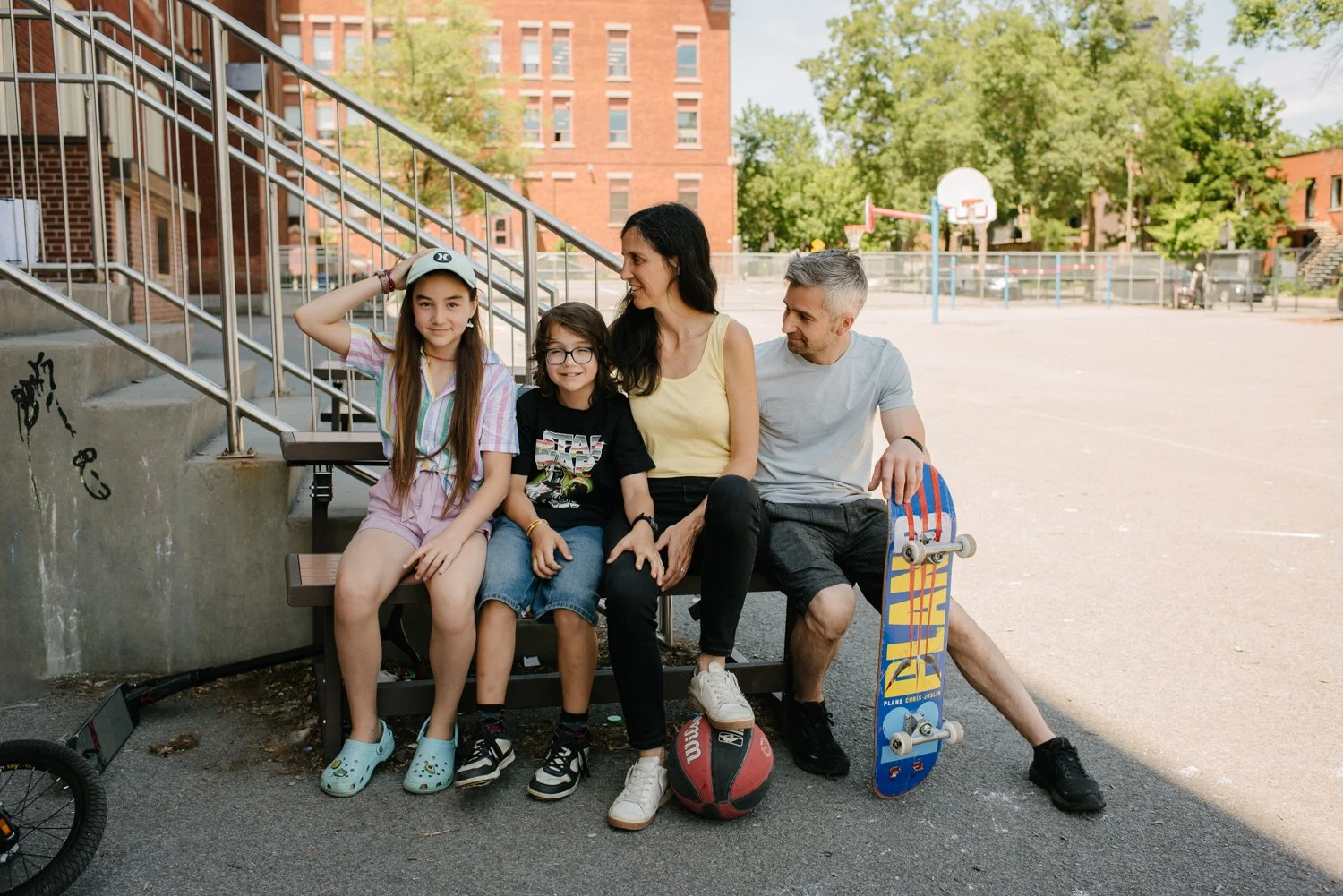 séance-photo-de-famille-dans-hochelaga-marianne-charland-photographe-de-famille-a-montreal-35.jpg