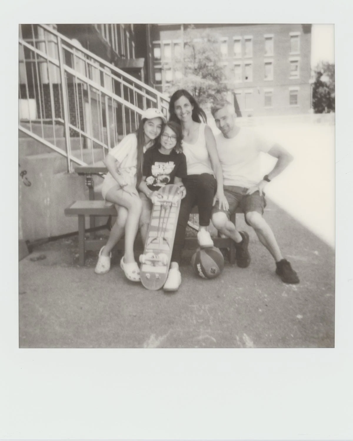 séance-photo-de-famille-dans-hochelaga-marianne-charland-photographe-de-famille-a-montreal-64.jpg