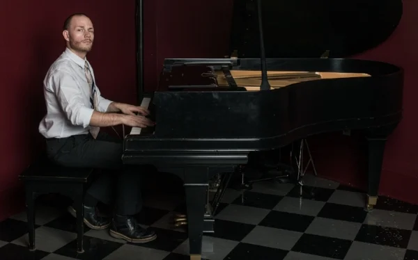 rhythym_serenaders_James+Posedel.jpg