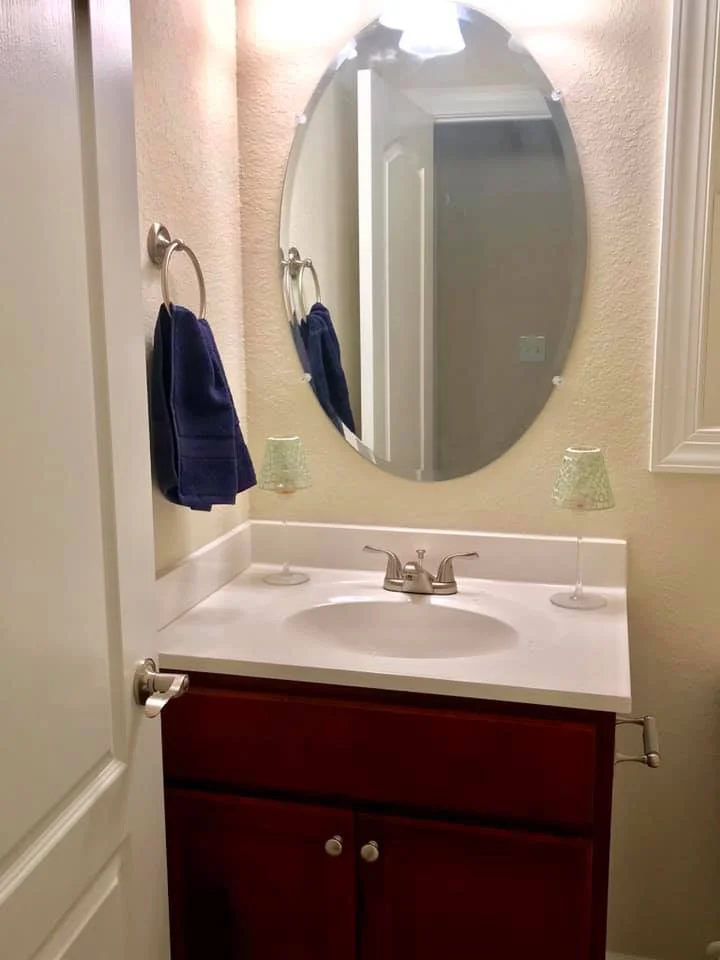 half bath1.jpg