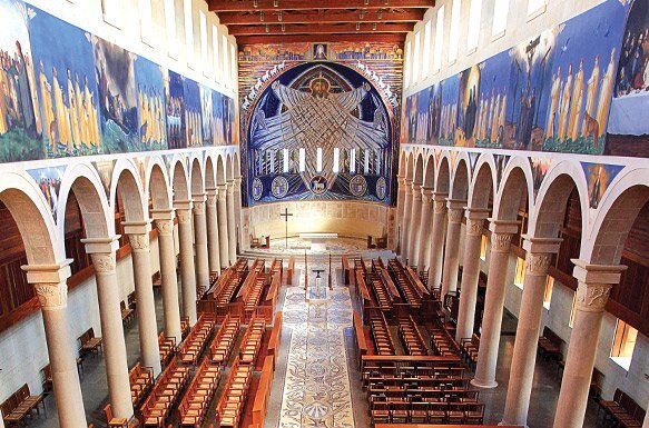 View_of_the_interior_of_the_Church_of_the_Transfiguration.jpg