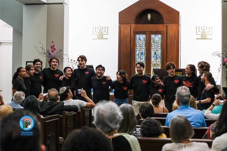 The Whiffs are always looking for new ways to support and help raise funds for communities and charities around the world! 🌎 We spent our Saturday singing in the beautiful Templo Beth Shalom of San Juan, Puerto Rico to support Techos Pa&rsquo; Mi Ge