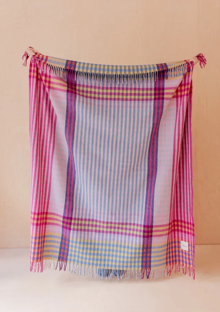 LRNMGPK04-RecycledWoolBlanket_PinkMicroGingham-1.webp
