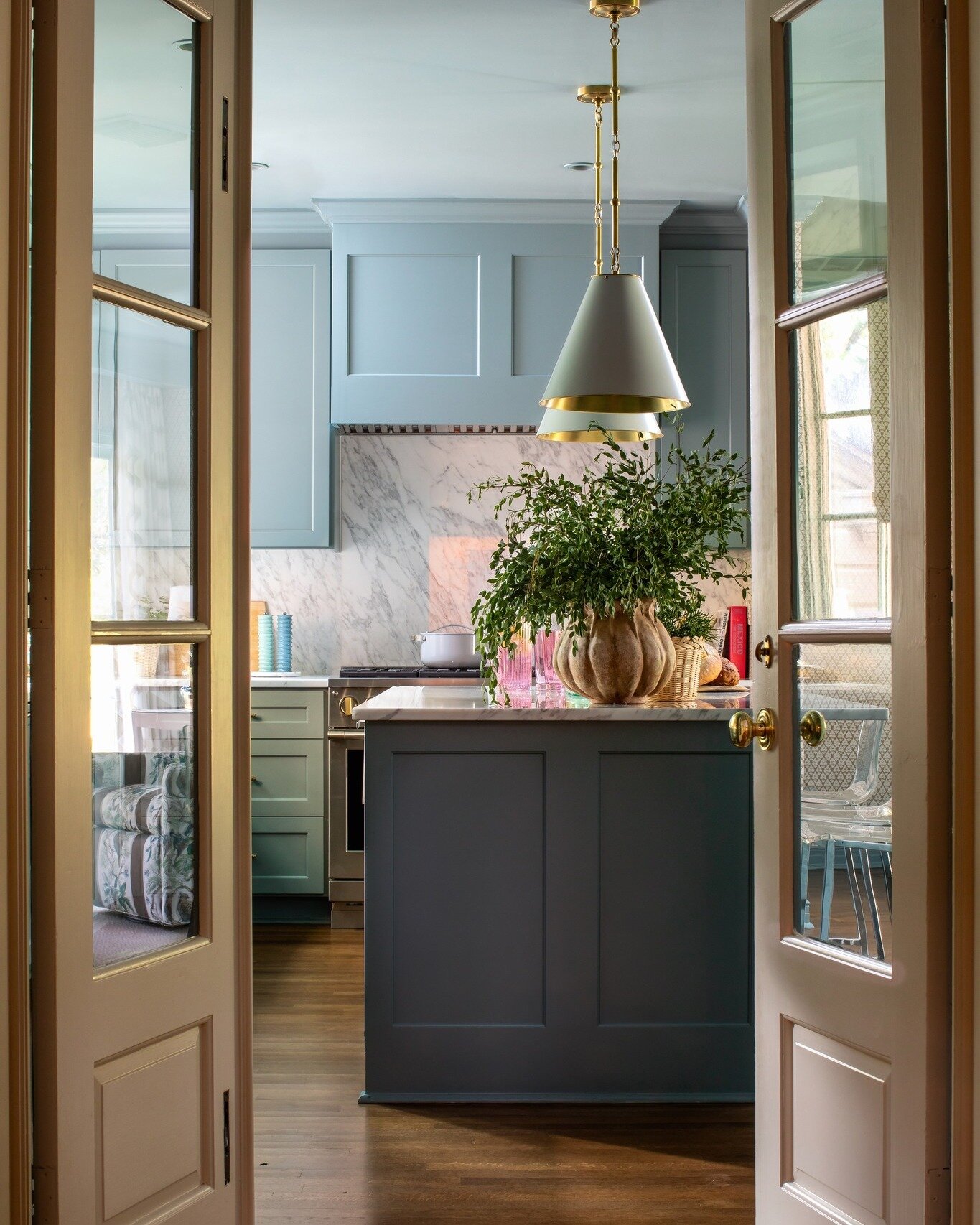 This doorway frames the renovated kitchen interior so perfectly, really highlighting those blue cabinets and making for the kind of gasp-worthy entrance we adore for our clients.

. . .

#homerenovationideas #homerenovationproject #homerenoideas #sat