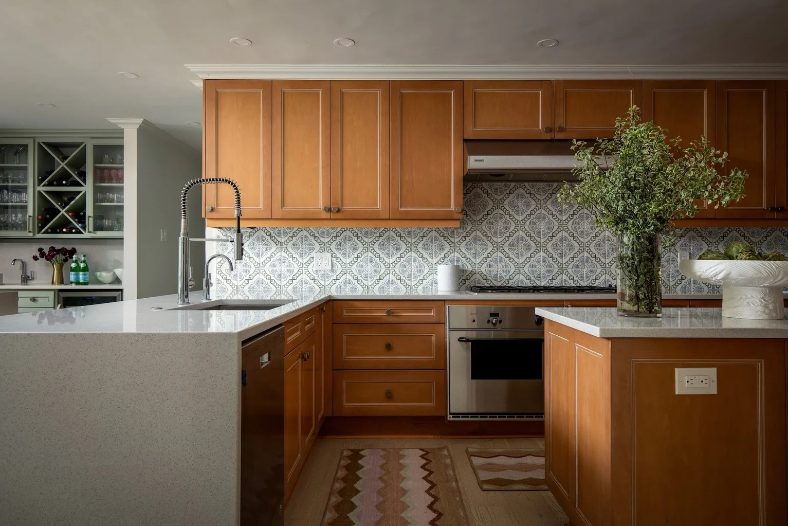 From remodel to move-in, we&rsquo;ve got it covered ✨
At ESTATE by Whitney Schones Design, we&rsquo;re a full-service interior design firm and showroom specializing in everything from kitchen renovations to custom furnishings and complete home instal