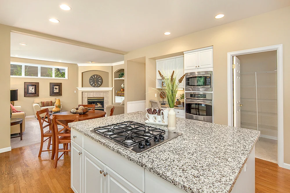 kitchen_mls.jpg