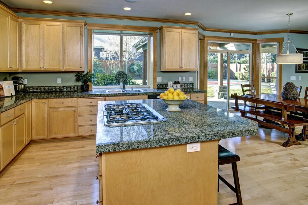 Kitchen03internet.jpg