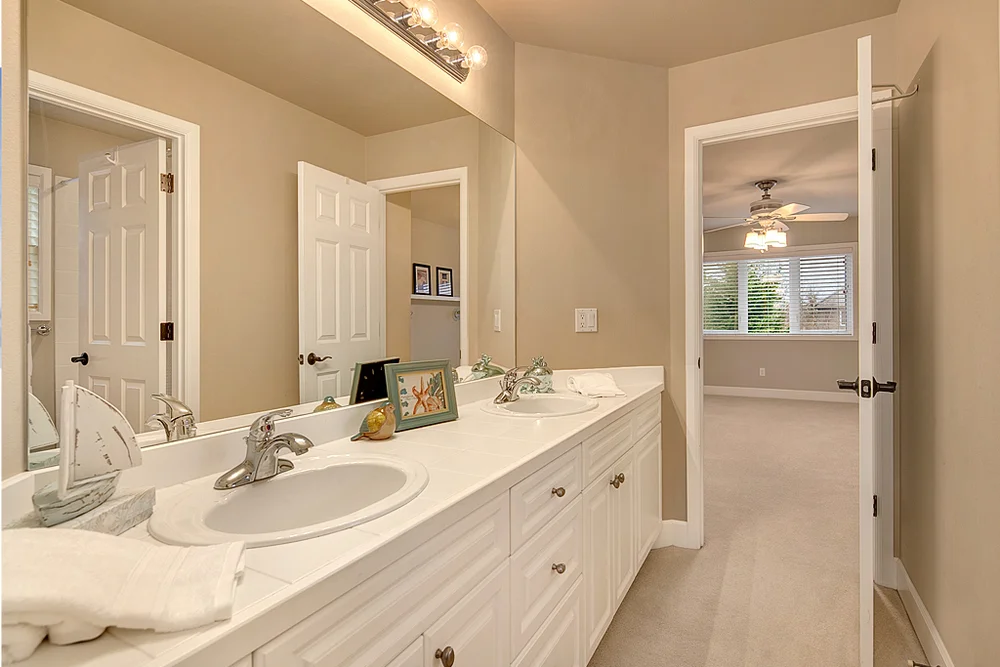 bathroom2_mls.jpg