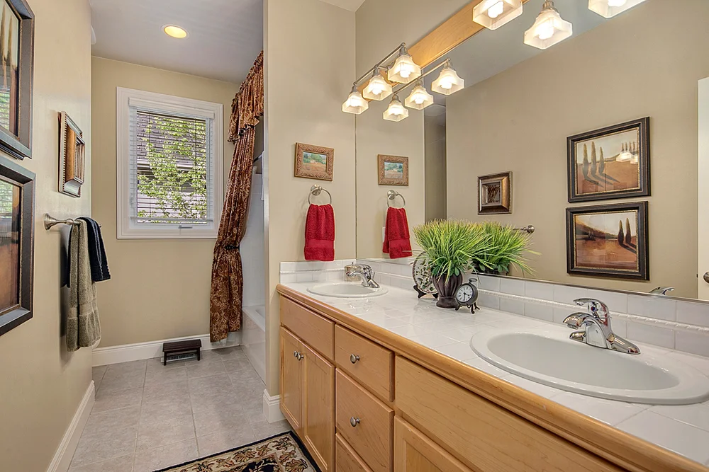 bathroom2_mls.jpg