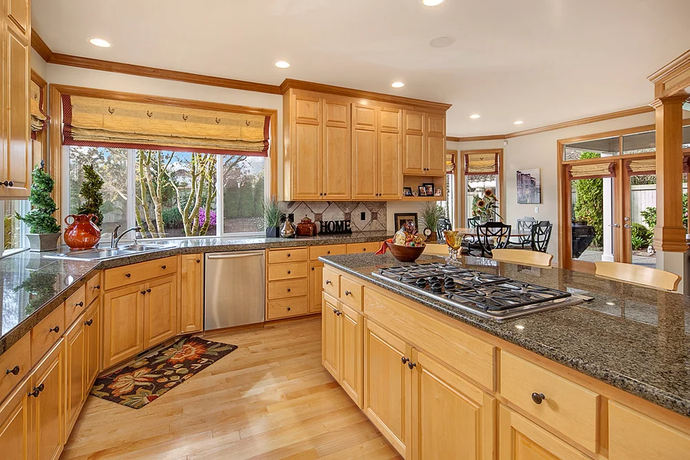 kitchen2_mls.jpg