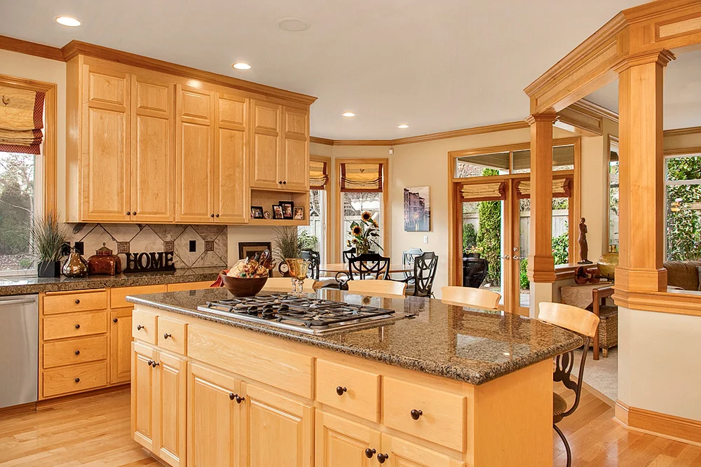 kitchen4_mls.jpg