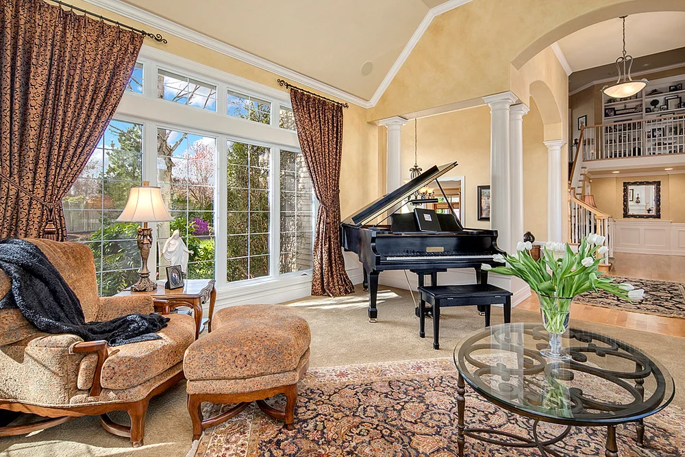 livingroom2_mls.jpg