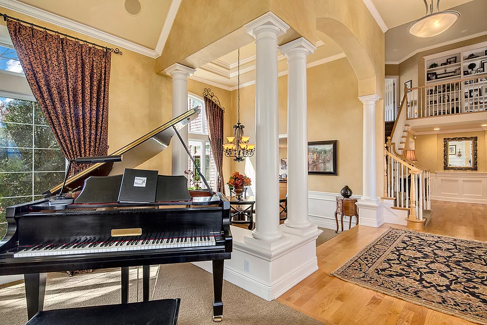 livingroom3_mls.jpg