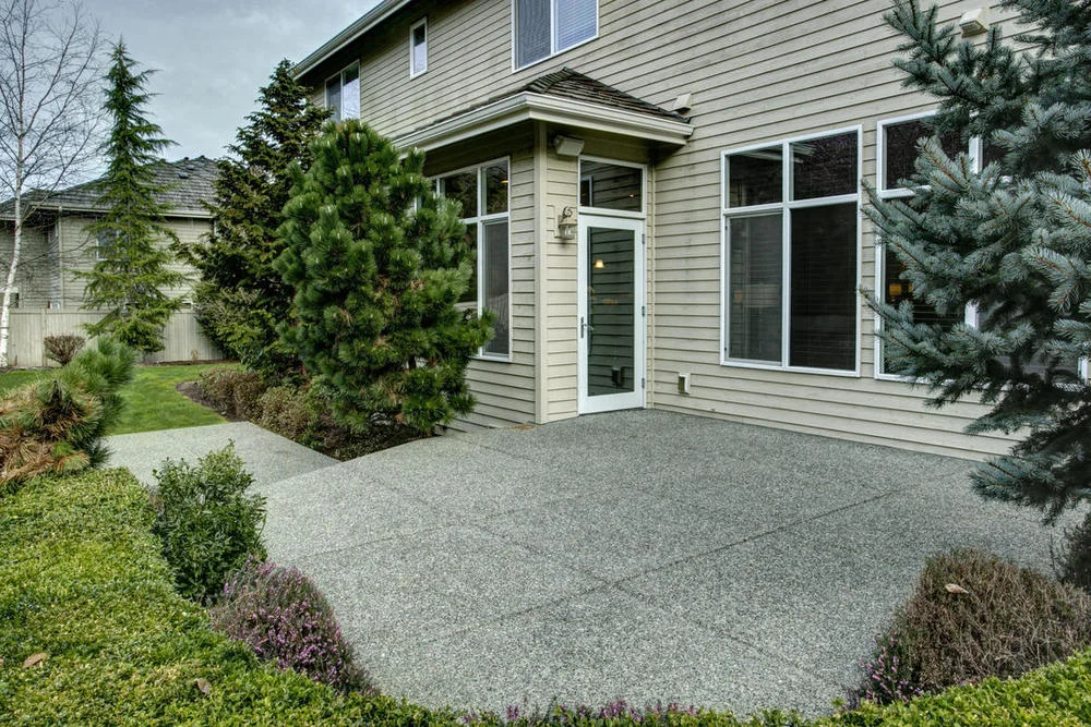 Exterior07internet.jpg