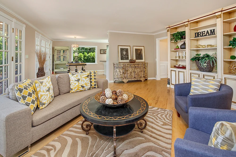 livingroom2_mls.jpg