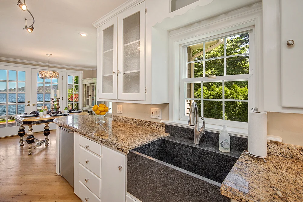 kitchen2_mls.jpg