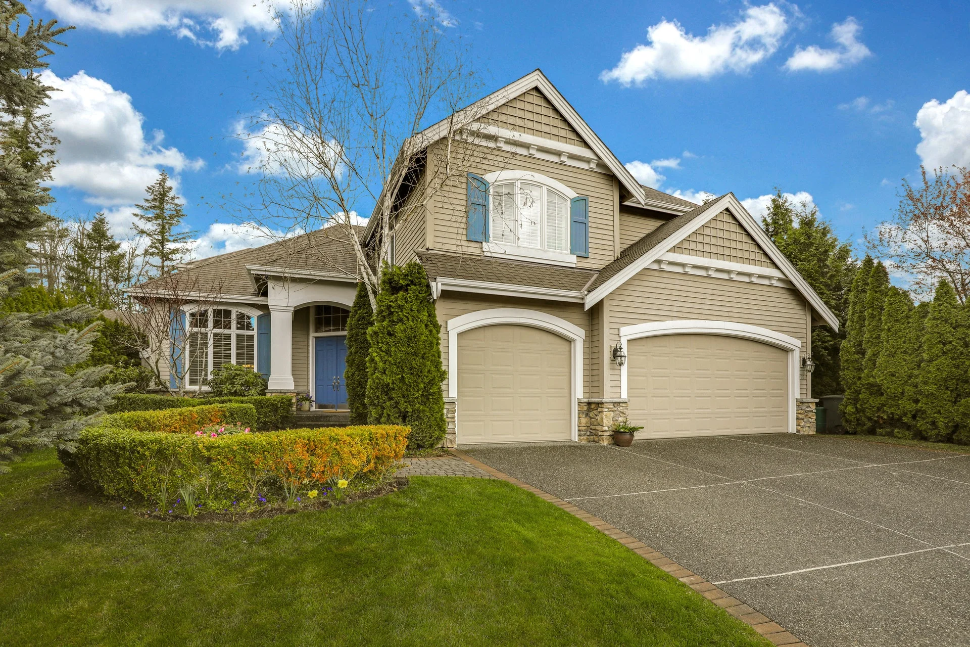 SOLD! Delightful John Buchan in Trossachs neighborhood for $1,040,000