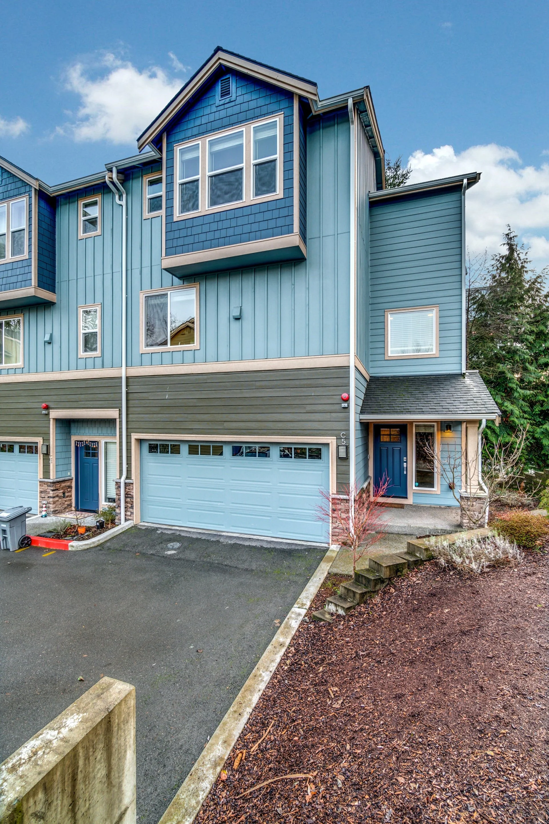 SOLD! Amazing walkibility at Kestrel Ridge in Sammamish for $657,000