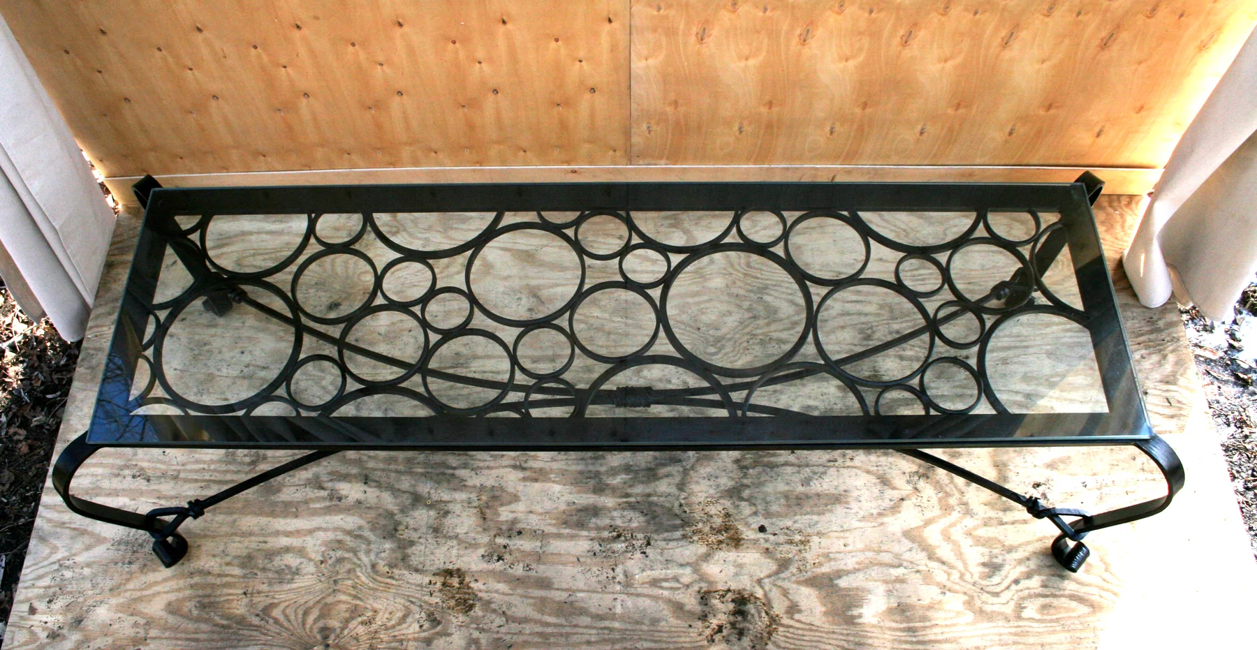 Circle_table_long_1.jpg