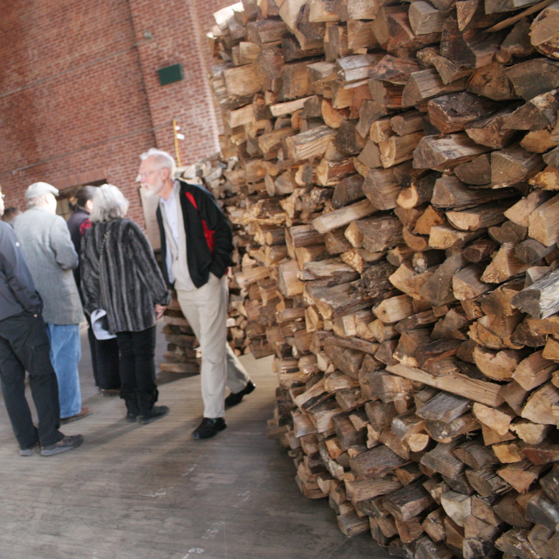 woodwall_crowd_1.jpg