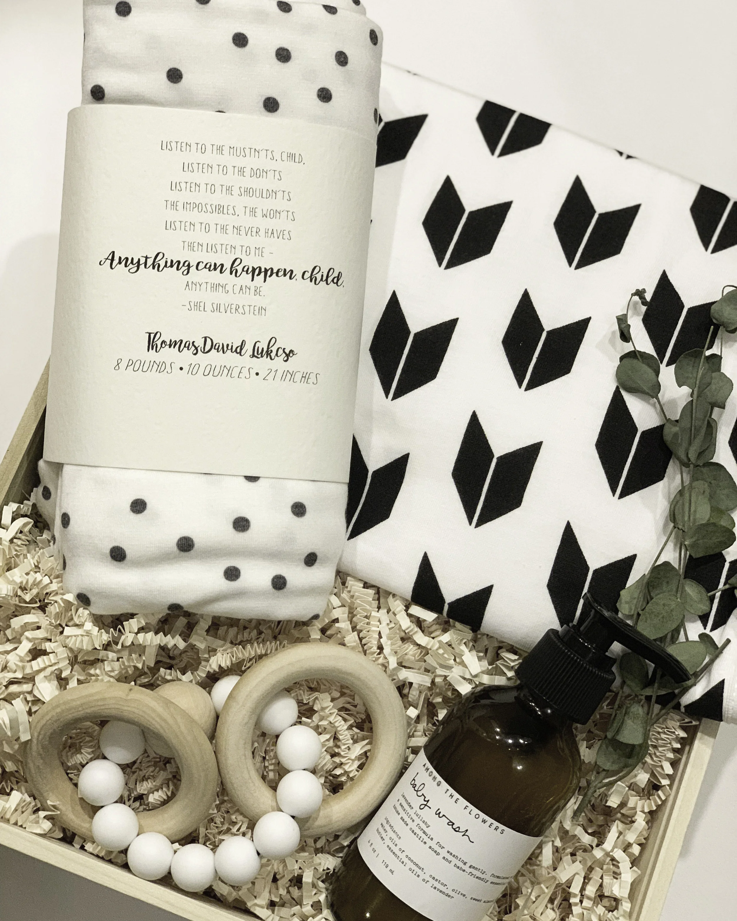 blackwhitebabygift.jpg