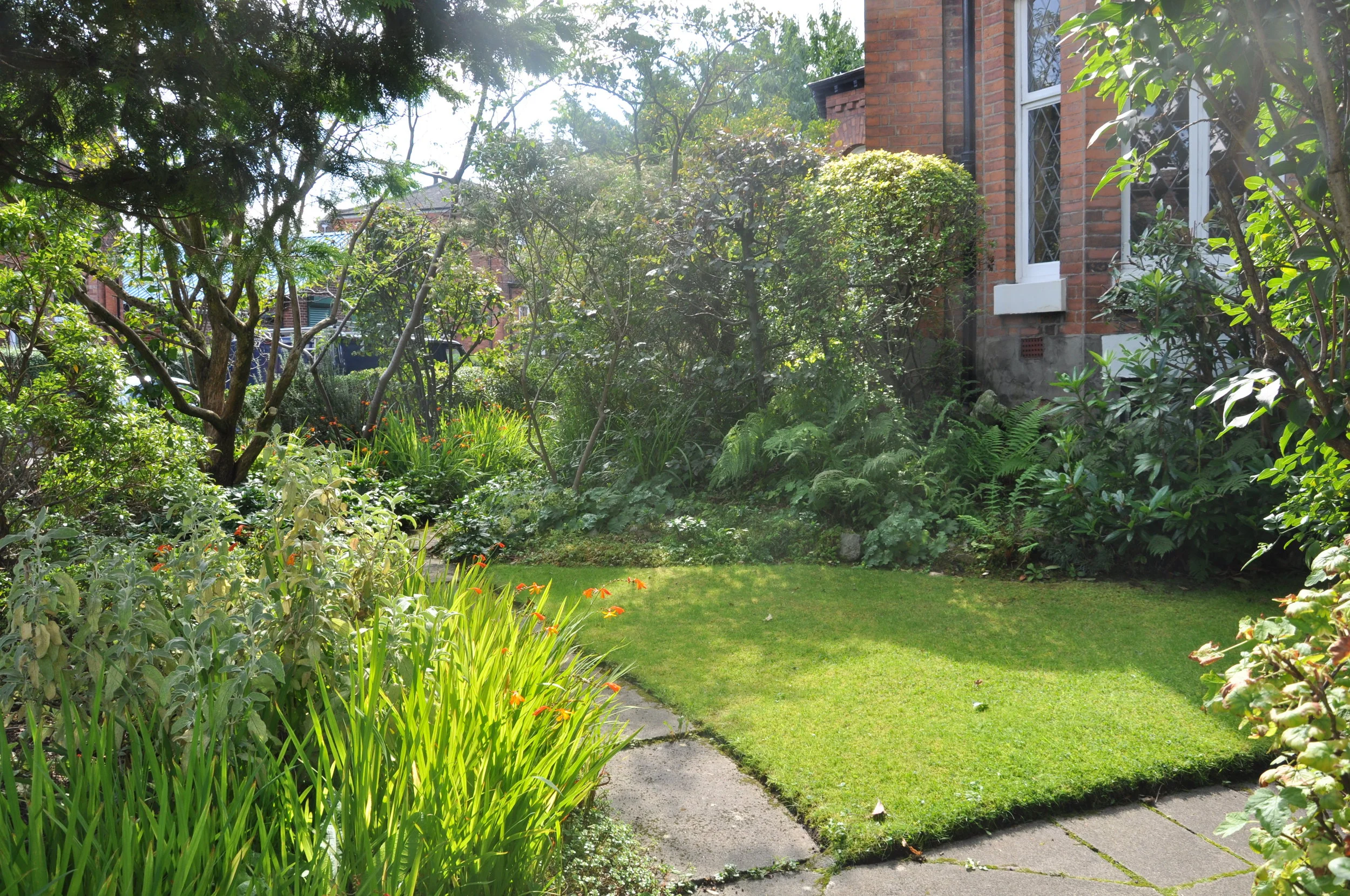 Everybody Needs Good Neighbours (With Great Taste In Front Gardens)