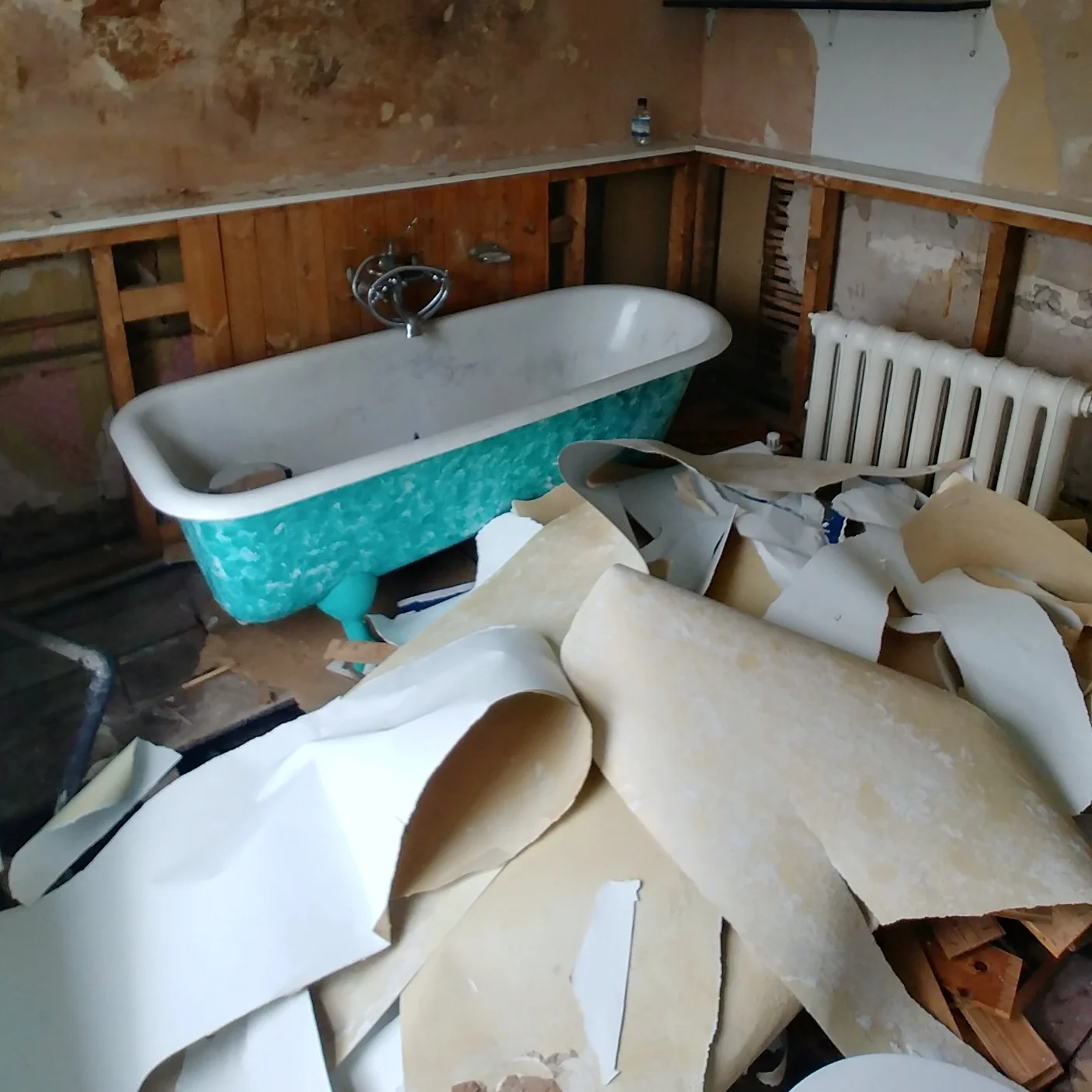 Quick spot of wallpaper removal. Not pictured - the massive pile of nail-festooned wooden panelling below the paper...