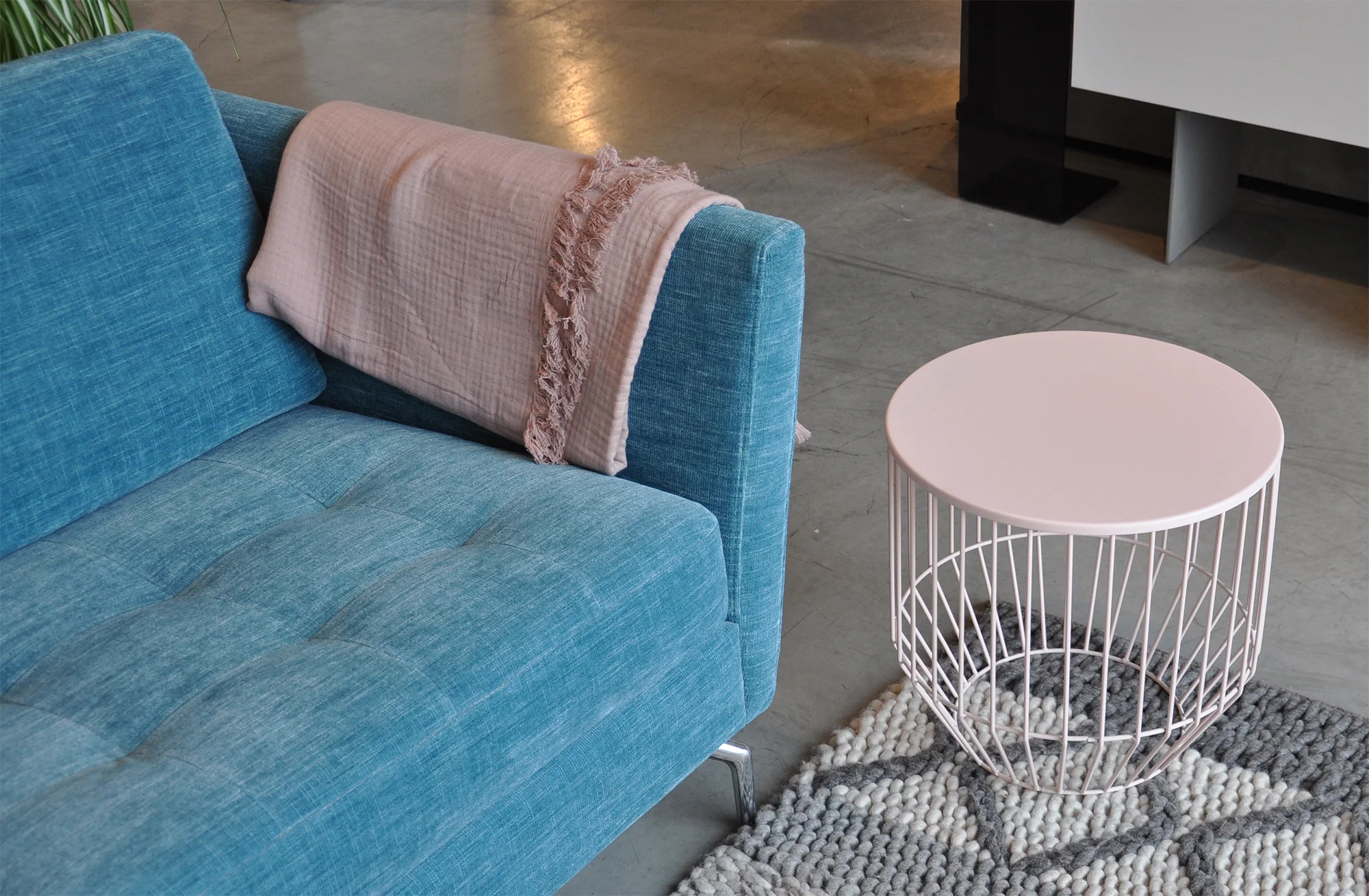 Osaka sofa in turquoise Napoli fabric, Palencia rug , Wire stool in matt pink.