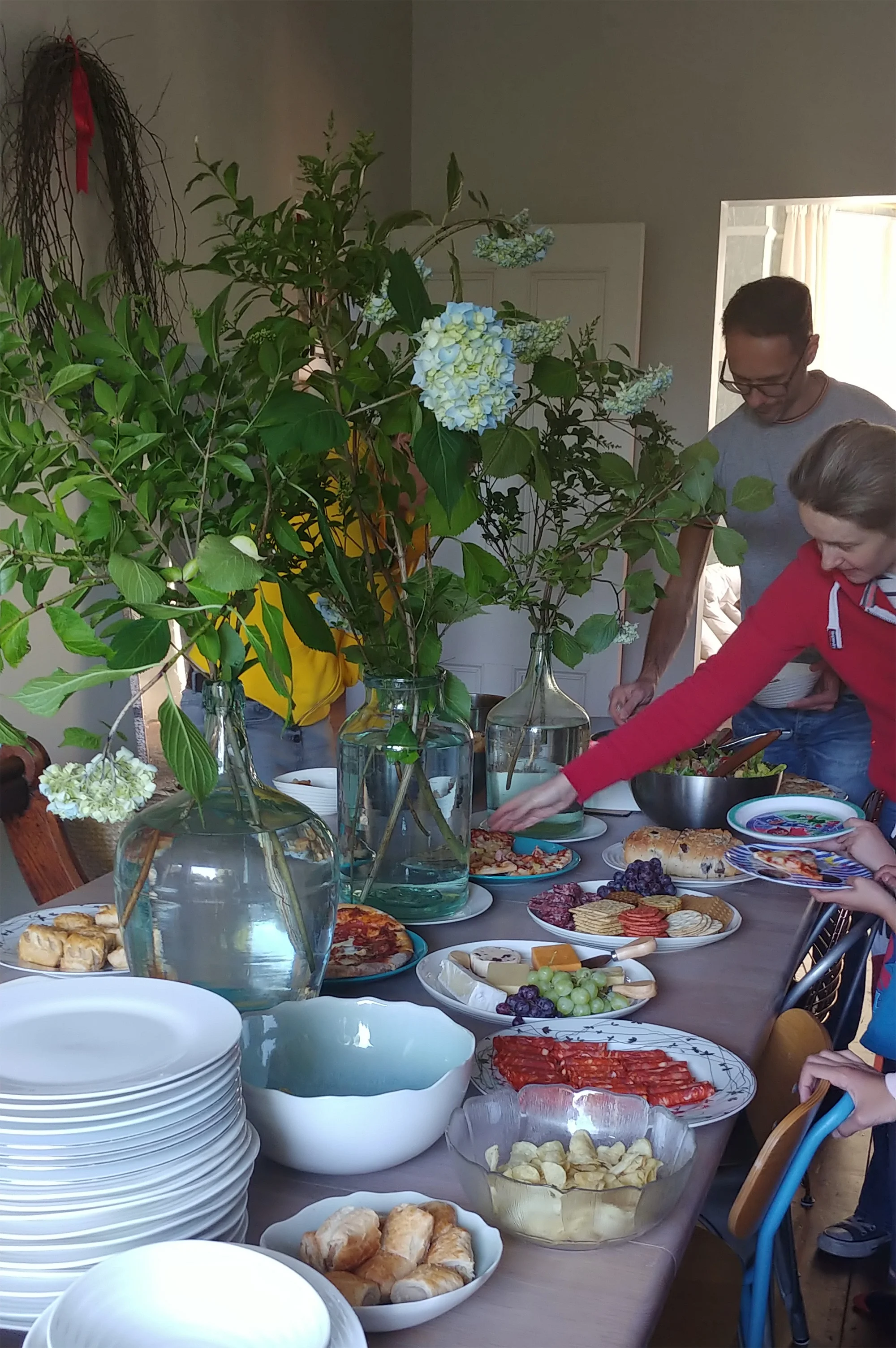 Solstice grub. The hydrangeas were foraged locally ;-)