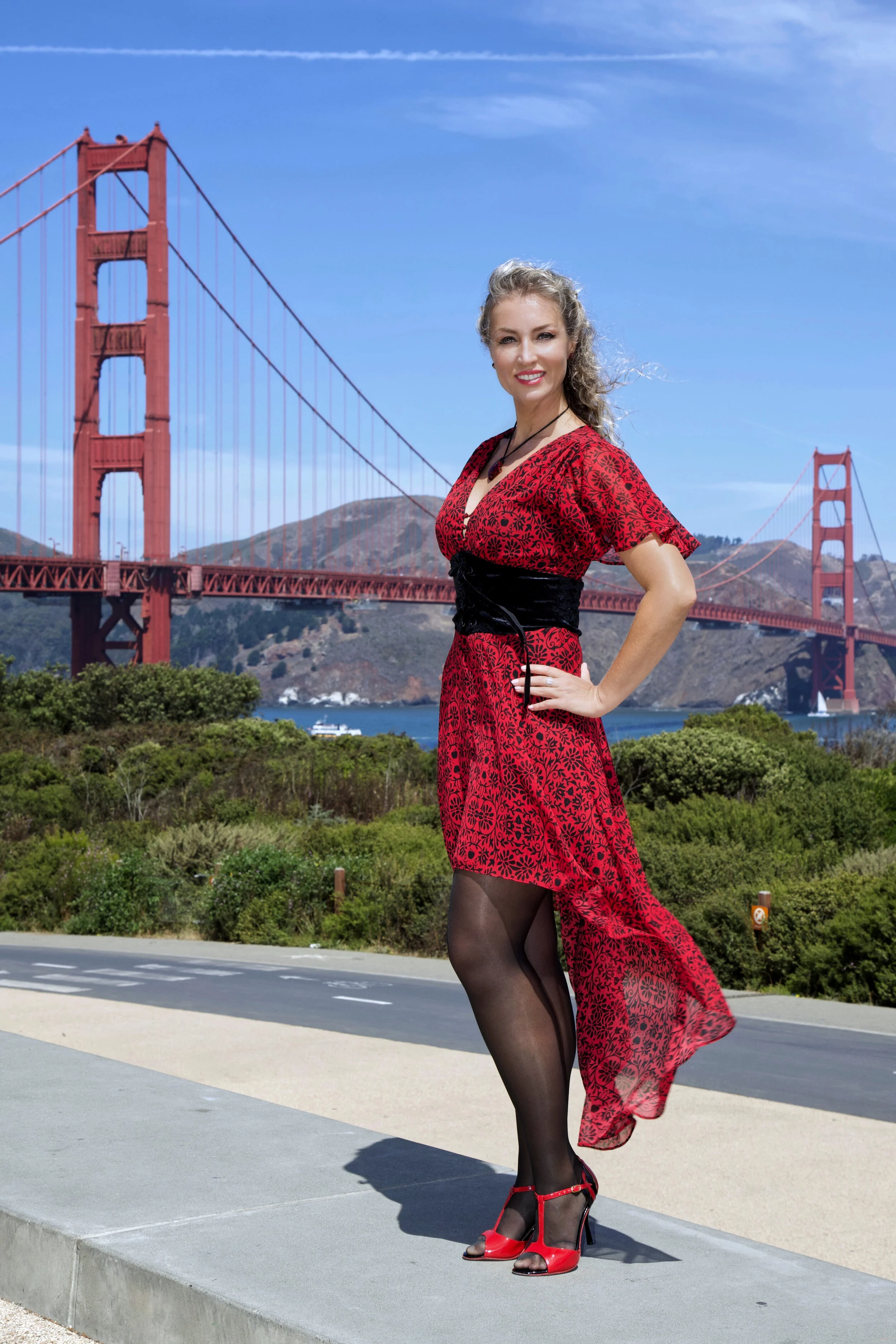 Photo with GG Bridge 2019.jpg