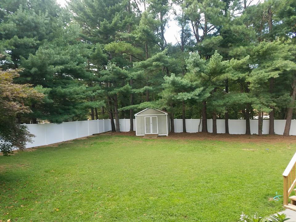 Vinyl Fence Surrounding Yard