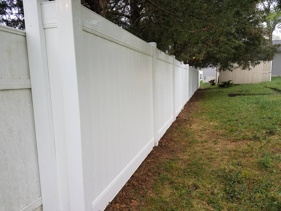 Vinyl Yard Fence