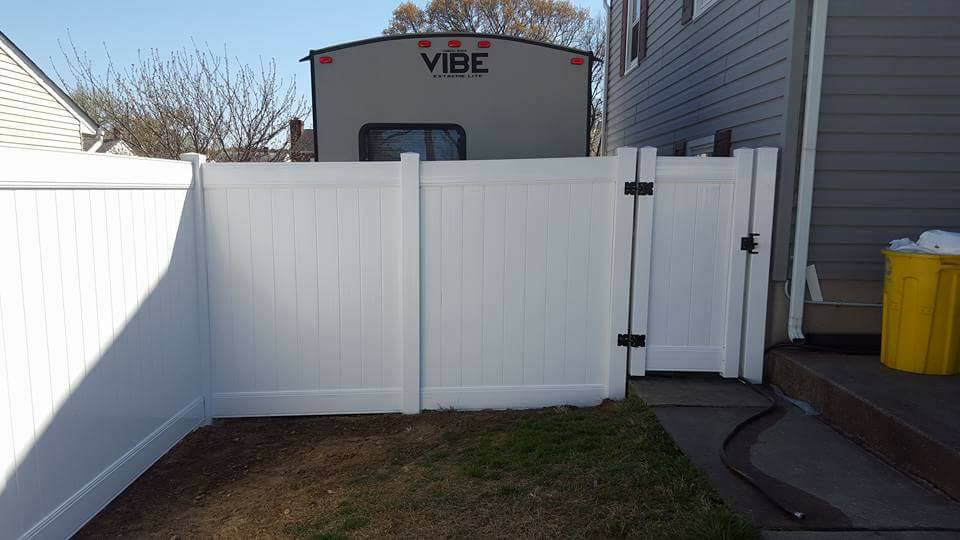 Vinyl Fence 01.jpg